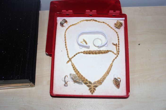 i Adıyaman’da içi ziynet ve para dolu valiz Afgan çifte teslim edildi