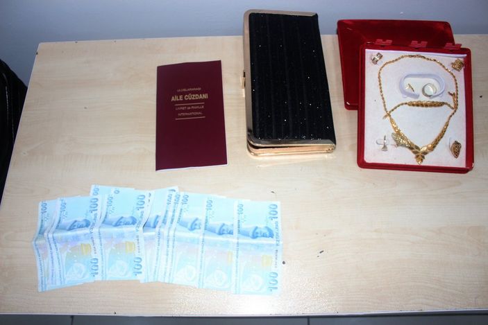 i Adıyaman’da içi ziynet ve para dolu valiz Afgan çifte teslim edildi
