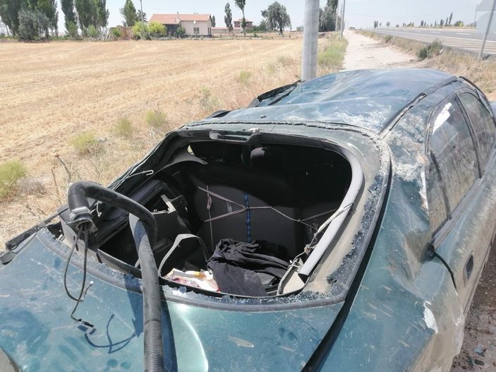 i Aksaray’da otomobil şarampole yuvarlandı: 1’i bebek 3 yaralı