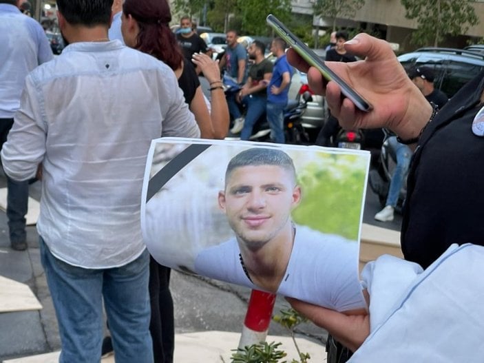Lübnan’da tabutlu protesto: Patlamada ölenlerin aileleri adalet istedi