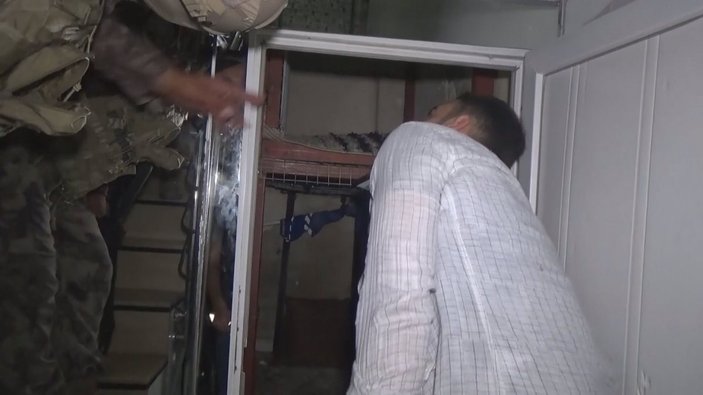 Adana’da silahlı suç örgütüne operasyon: Kafesteki esirler kurtarıldı