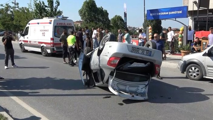 Arnavutköy'de ehliyetsiz sürücünün kullandığı otomobil takla attı