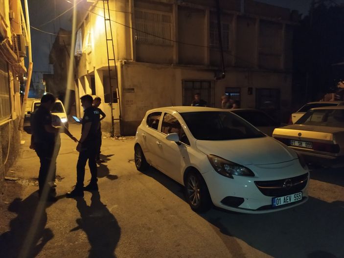 Adana'da polisin yanında havaya ateş açanlar yakalandı