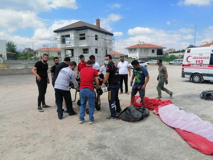 i Kayseri'de paraşüt yere çakıldı: 2 yaralı