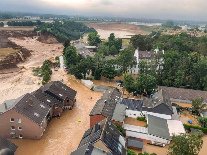 Armin Laschet: Almanya, tarihi boyutlarda sel felaketi yaşıyor