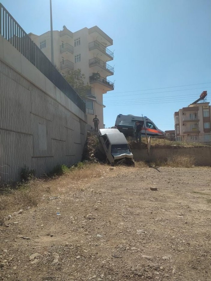 Antalya'da otomobilin el frenini çekmeyi unuttu