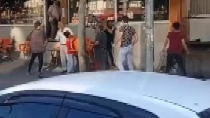 Bursa'da küçük çocukların sopalı sandalyeli sokak kavgası