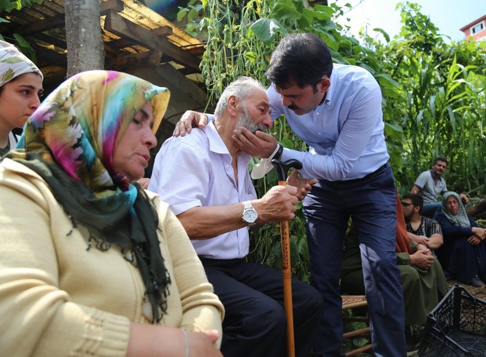 Murat Kurum, kayıp Batuhan Delihasan'ın babasını ve ağabeyini teselli etti