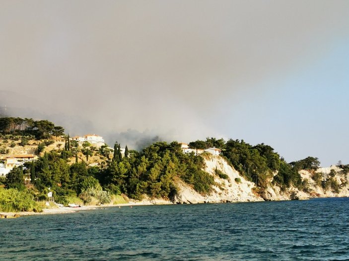 Yunanistan'ın Sisam adasında yangın