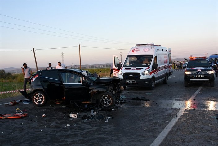 Aksaray'da gurbetçinin aracı konvoydaki araçlarla çarpıştı: 2 ölü 6 yaralı