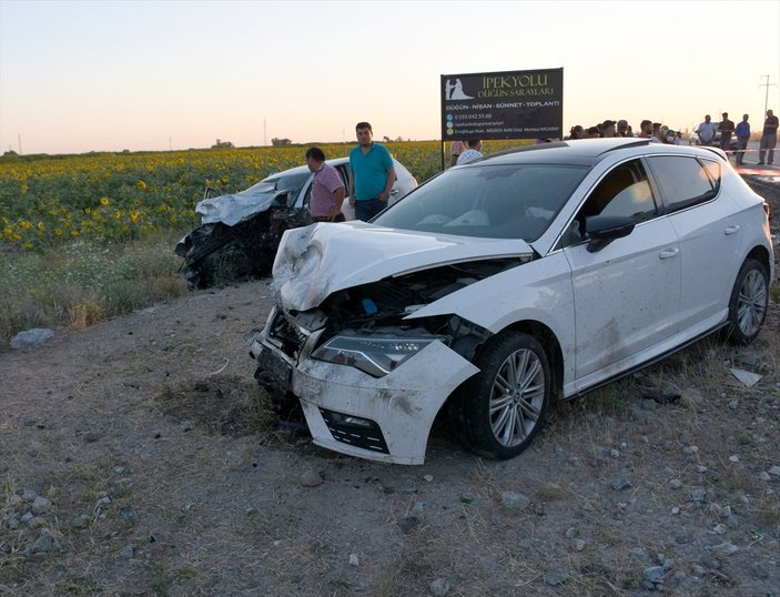 Aksaray'da gurbetçinin aracı konvoydaki araçlarla çarpıştı: 2 ölü 6 yaralı