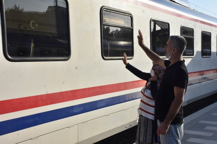 İzmir'de tatilcilerin tercihi tren oldu