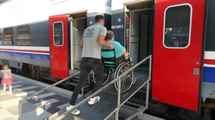 İzmir'de tatilcilerin tercihi tren oldu