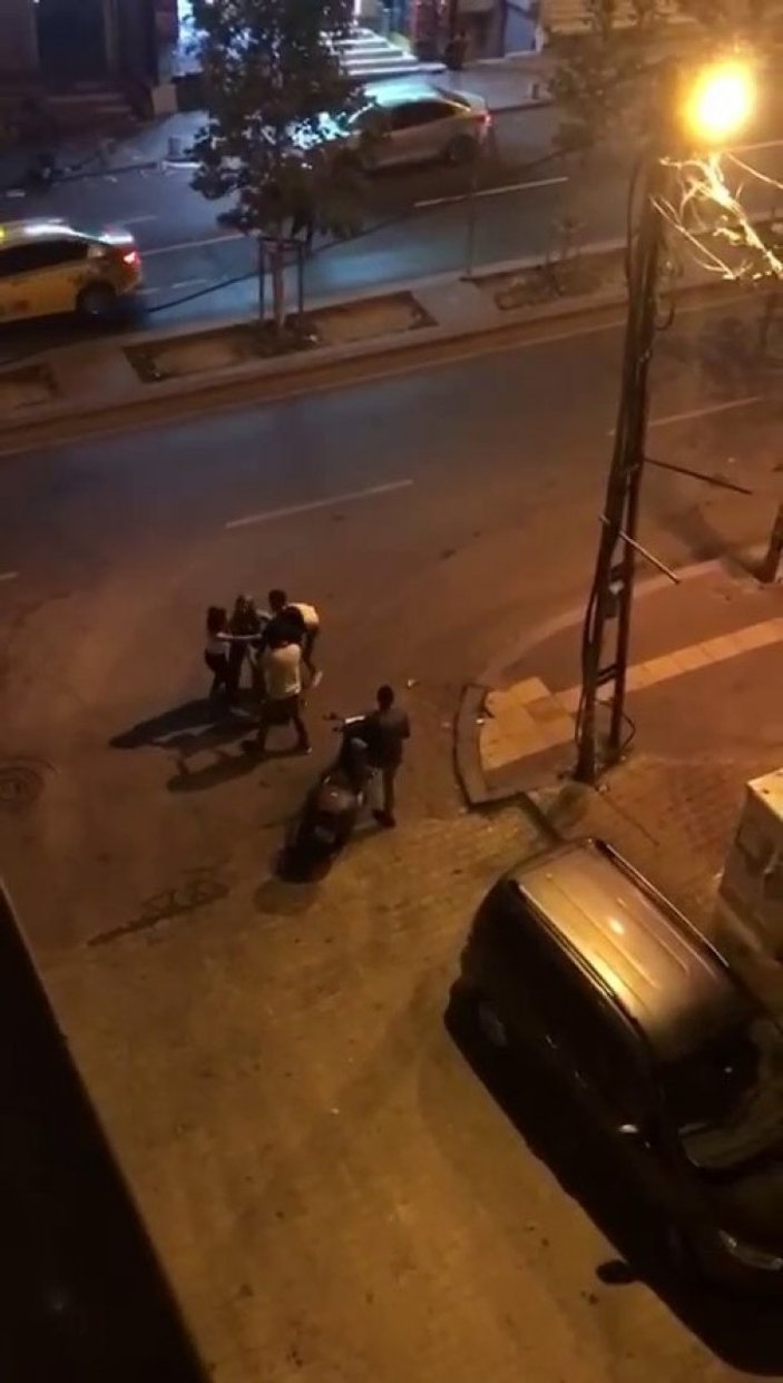 İstanbul'da tekmeli tokatlı kız kavgası kamerada