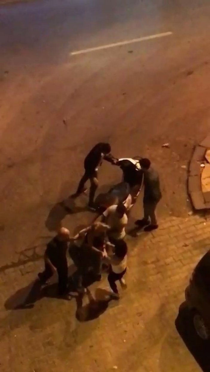 İstanbul'da tekmeli tokatlı kız kavgası kamerada