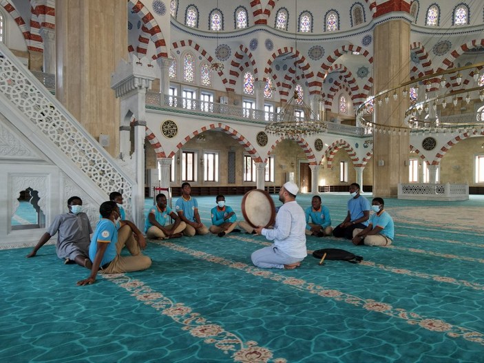Türkiye'nin inşa ettiği Gana Millet Cami ve Külliyesi ibadete açıldı