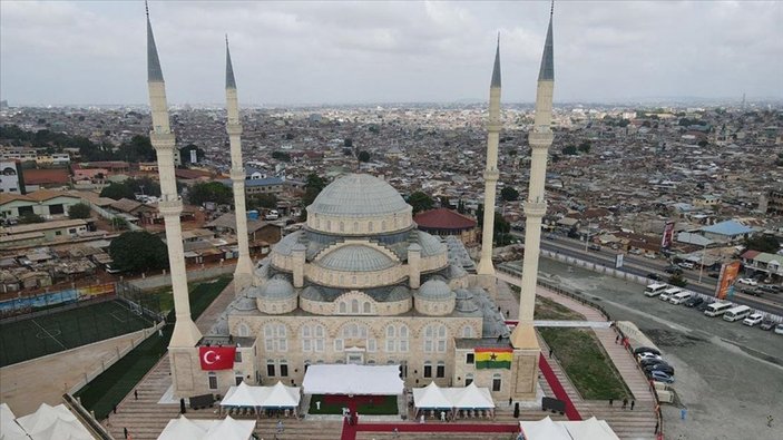 Türkiye'nin inşa ettiği Gana Millet Cami ve Külliyesi ibadete açıldı