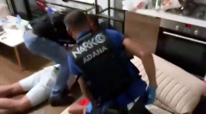 d Adana'da şafak vakti narkotik baskını