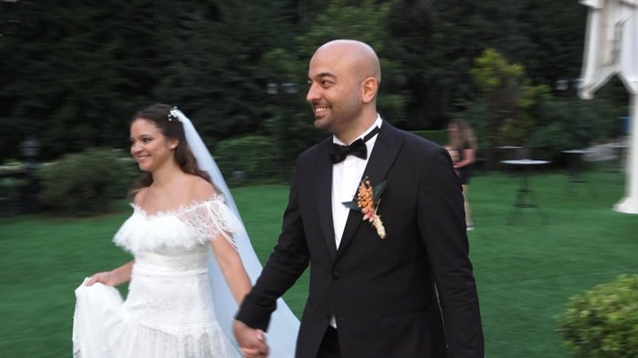 İstanbul'da doktor çift düğünlerini 8 aylık kızlarıyla yaptı