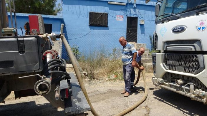 i Adana'da 15 gündür suları kesik olan mahalleli sokağa döküldü