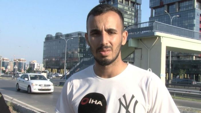 i Maltepe'de çarpışan iki otomobil hurdaya döndü