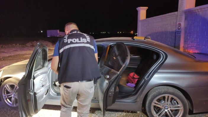 i Denizli’de iş yerine arabayla daldıktan sonra bıçakla saldırdı