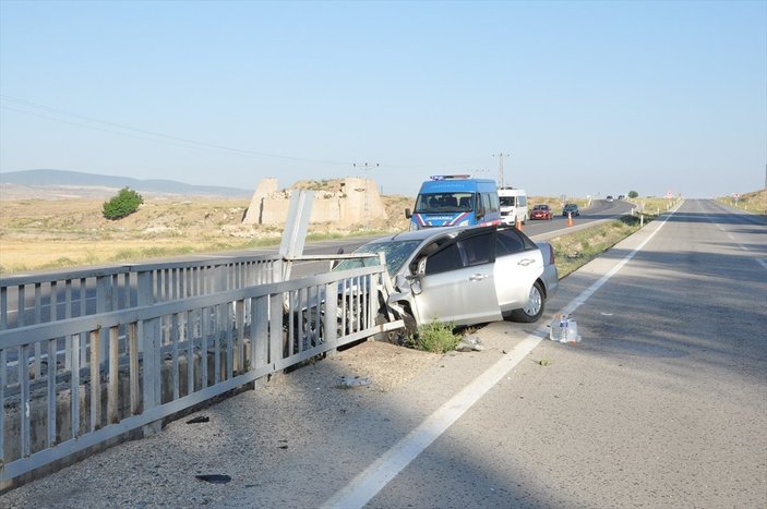 Yozgat’ta otomobil köprü korkuluklarına çarptı: 1 çocuk öldü