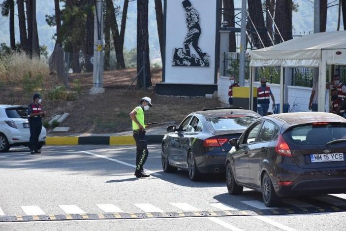 Marmaris ve Datça'ya tatilci akını: 36 saatte 75 bin araç giriş yaptı