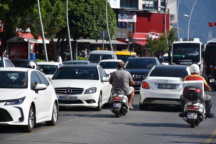 Marmaris ve Datça'ya tatilci akını: 36 saatte 75 bin araç giriş yaptı