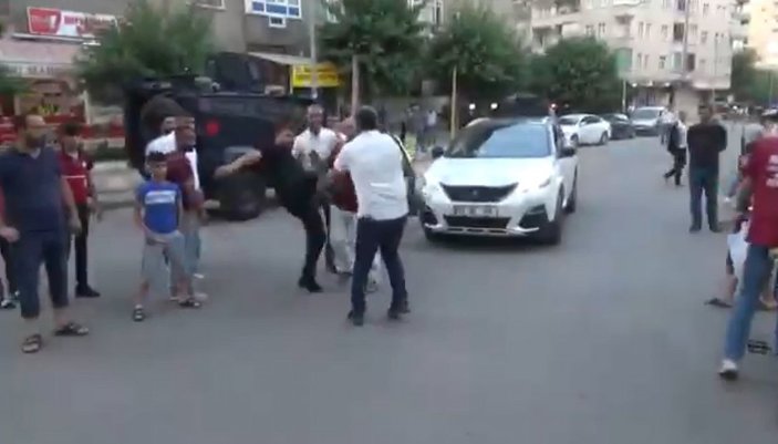 Diyarbakır’da gazetecilere saldırı