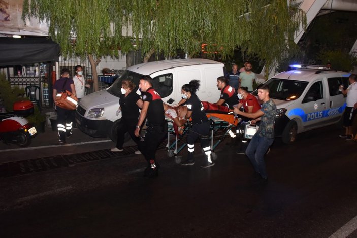 İzmir'de bıçaklı kavga:  1 ölü 3 yaralı