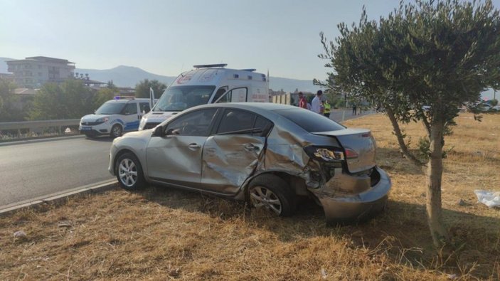 Gaziantep'te araçların çarpışması sonucu 2 kişi yaralandı