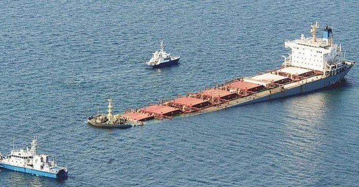 Yemen'de petrol gemisi battı