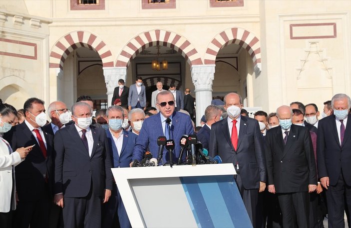 Cumhurbaşkanı Erdoğan, Kurban Bayramı namazını KKTC'de kıldı