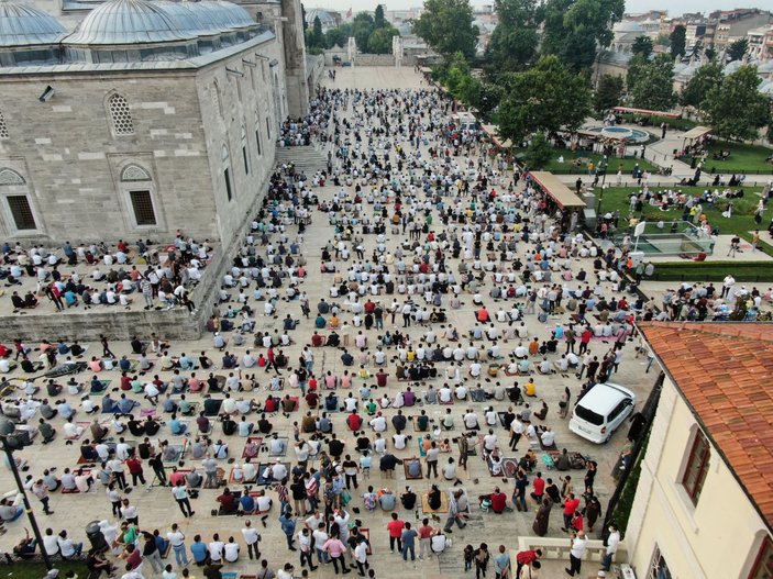 İstanbul'un camilerinde Kurban Bayramı coşkusu