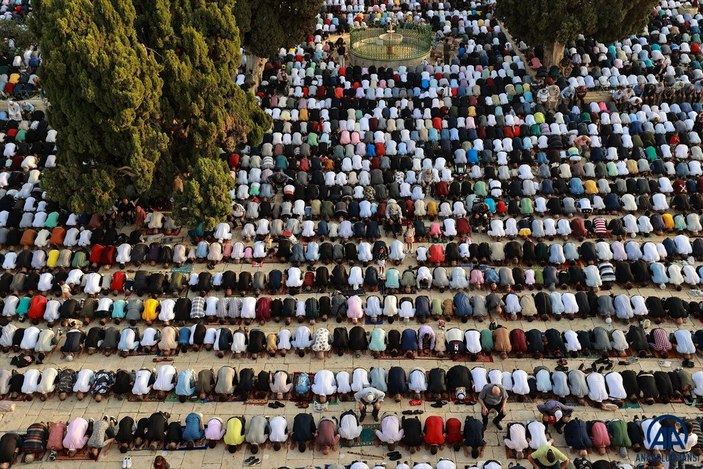 Kurban Bayramı kutlanıyor: Dünyadan bayram namazı manzaraları