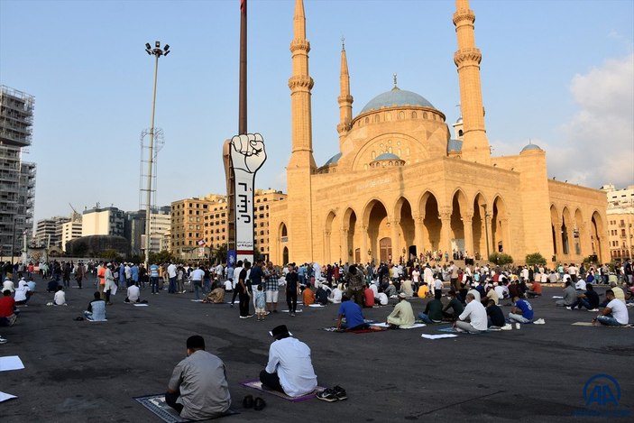 Kurban Bayramı kutlanıyor: Dünyadan bayram namazı manzaraları