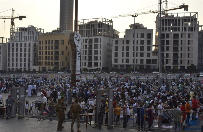 Kurban Bayramı kutlanıyor: Dünyadan bayram namazı manzaraları