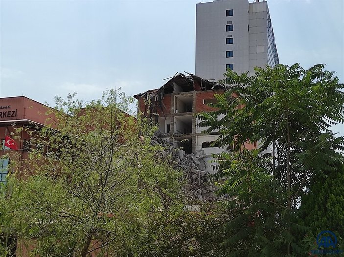 Haydarpaşa Numune Hastanesi'ndeki binanın yıkımına başlandı