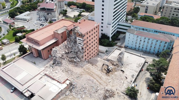 Haydarpaşa Numune Hastanesi'ndeki binanın yıkımına başlandı