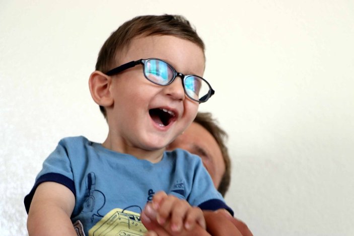 Gaziantep'te ameliyat parası dolandırılan Miraç'ın gözleri açıldı