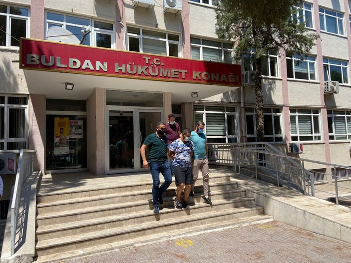 i Denizli'de annesini boğazını keserek öldürdü