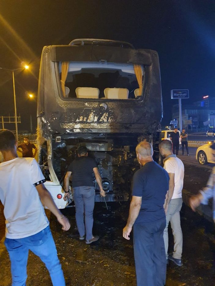 Diyarbakır'da terminalden çıkan otobüs yandı