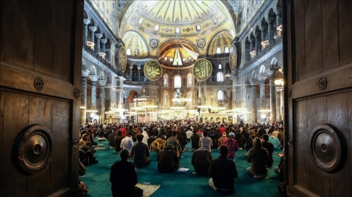 Ayasofya Camii bir yılda 3 milyonun üzerinde ziyaretçiyi ağırladı