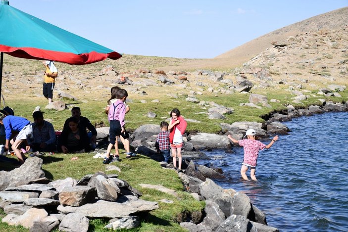 Şırnak'taki doğal göl, doğaseverlerin akınına uğradı
