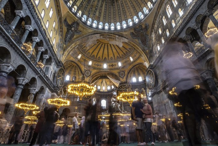 Ayasofya Camii, ziyaretçilerin akınına uğradı