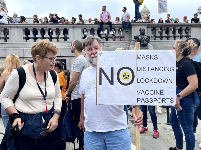 4 Avrupa ülkesinde koronavirüs önlemleri protesto edildi
