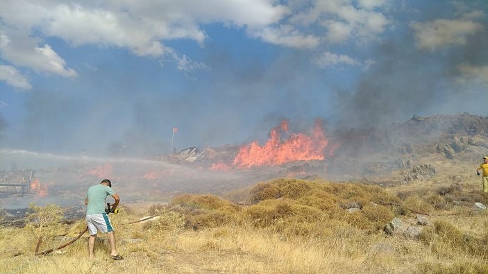 İzmir'de izmarit yangını 18 dönümlük araziyi küle çevirdi