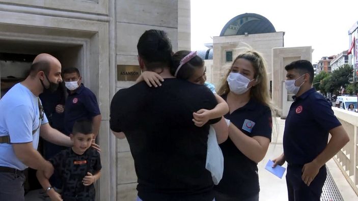 d Avcılar’da asansörde mahsur kalan 8 kişi kurtarıldı