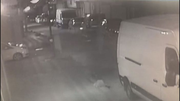 d Zeytinburnu'nda eski komşusunun evini kurşunladı